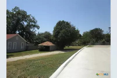 840 S Castell Avenue, New Braunfels, TX 78130 - Photo 6