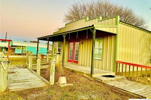 215 W Adams Ave, Port O'Connor, TX 77982 - Photo 2