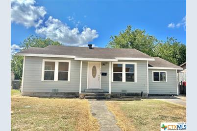 1309 E Loma Vista Avenue, Victoria, TX 77901 - Photo 1