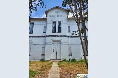 702 E Convent Street, Victoria, TX 77901 - Photo 2