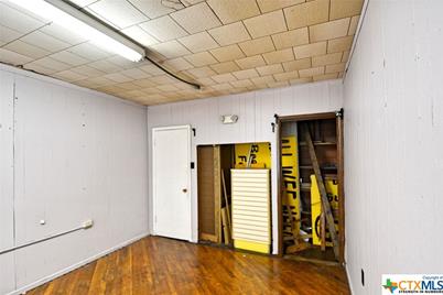 106 N Austin Street, Seguin, TX 78155 - Photo 14