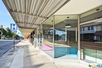 106 N Austin Street, Seguin, TX 78155 - Photo 2