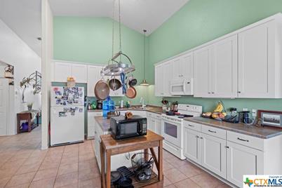 300 Logans Way, Blanco, TX 78606 - Photo 28