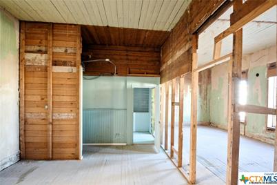 107 N Austin Street, Seguin, TX 78155 - Photo 14