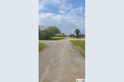 1208 W Dallas Avenue, Seadrift, TX 77983 - Photo 4