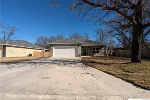 407 Gamel St, Lampasas, TX 76550 - Photo 2