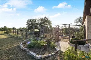 1900 Granite Springs Dr, Fredericksburg, TX 78624 - Photo 10