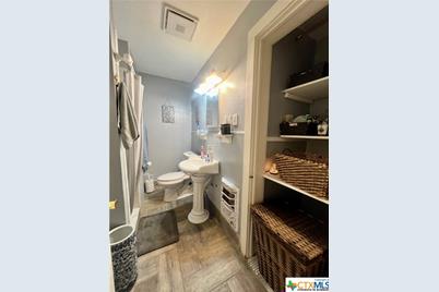 402 Dunn Street, Yoakum, TX 77995 - Photo 30