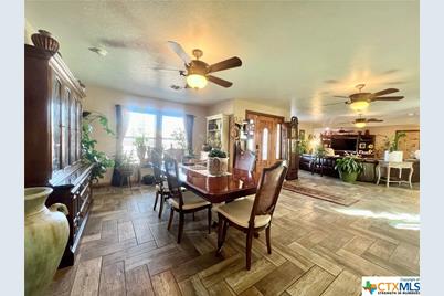 402 Dunn Street, Yoakum, TX 77995 - Photo 10