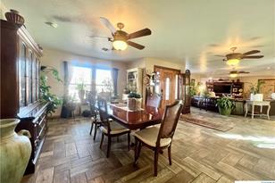 402 Dunn St, Yoakum, TX 77995 - Photo 10