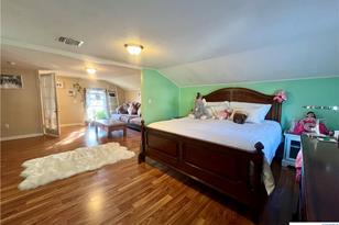 402 Dunn St, Yoakum, TX 77995 - Photo 22