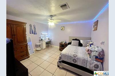 402 Dunn Street, Yoakum, TX 77995 - Photo 32