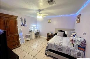 402 Dunn St, Yoakum, TX 77995 - Photo 32