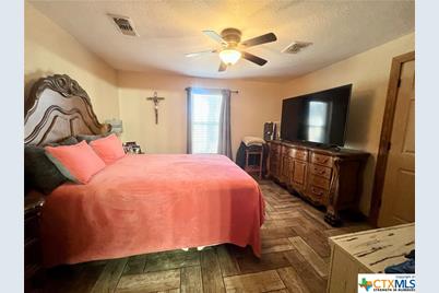 402 Dunn Street, Yoakum, TX 77995 - Photo 24