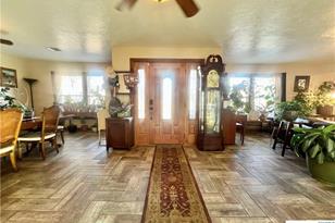 402 Dunn St, Yoakum, TX 77995 - Photo 2