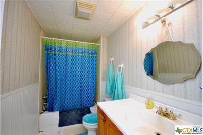 2301 E US Highway 90, Flatonia, TX 78941 - Photo 24