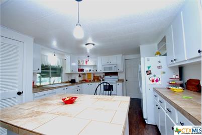 2301 E US Highway 90, Flatonia, TX 78941 - Photo 16