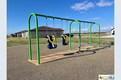 121 W Aimable Street, Port Lavaca, TX 77979 - Photo 2