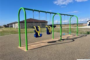 121 W Aimable St, Port Lavaca, TX 77979 - Photo 2