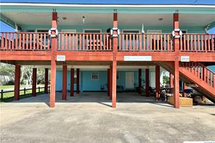 512 W Adams St, Port O'Connor, TX 77982 - Photo 1