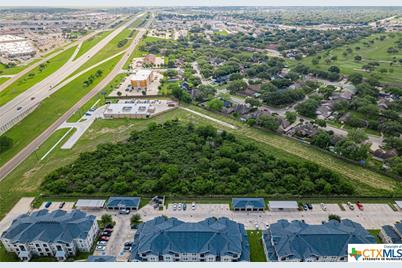 8303 Zac Lentz Parkway, Victoria, TX 77904 - Photo 8