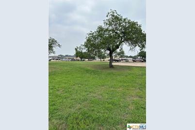 526 W Main Street, Yorktown, TX 78164 - Photo 2
