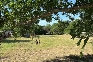 557 Collins St, Seguin, TX 78155 - Photo 1