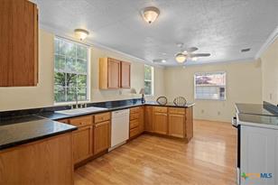 850 Ewelling Ln, New Braunfels, TX 78130 - Photo 8