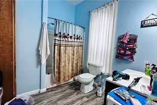 317 Crittenden St, Yoakum, TX 77995 - Photo 6