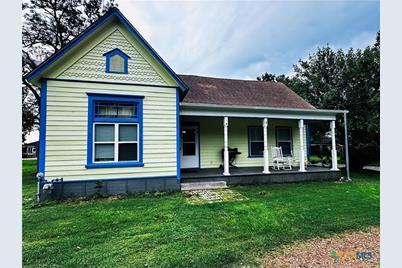 317 Crittenden Street, Yoakum, TX 77995 - Photo 1