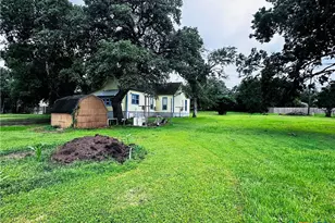 317 Crittenden St, Yoakum, TX 77995 - Photo 22