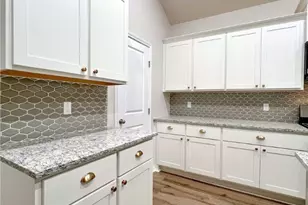 301 Cobble Stone Ct, Victoria, TX 77904 - Photo 14