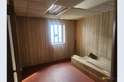 201 Morris Street, Yoakum, TX 77995 - Photo 8