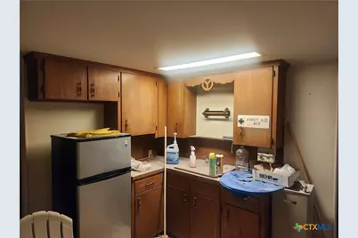 201 Morris Street, Yoakum, TX 77995 - Photo 10