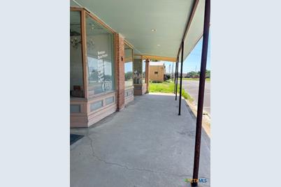 412 W Batte Street #B, Cameron, TX 76520 - Photo 12