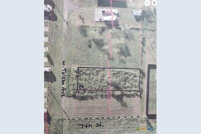 704 W Toledo Avenue, Seadrift, TX 77983 - Photo 2