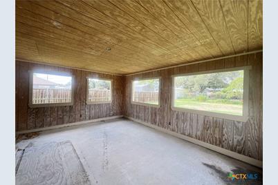 305 E Second Street, Cuero, TX 77954 - Photo 8