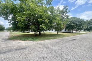 1902 N McLeod St, Cuero, TX 77954 - Photo 16