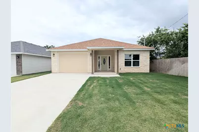 1704 E Avenue G, Lampasas, TX 76550 - Photo 1