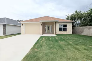 1704 E Ave G, Lampasas, TX 76550 - Photo 1