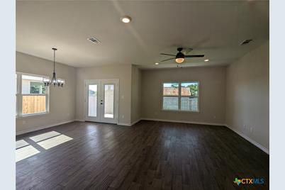 1704 E Avenue G, Lampasas, TX 76550 - Photo 12