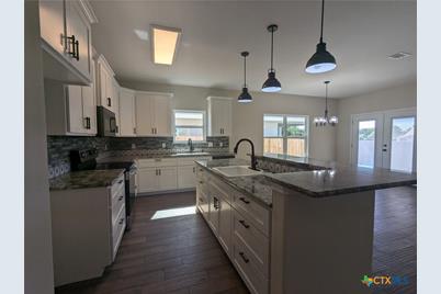 1704 E Avenue G, Lampasas, TX 76550 - Photo 8