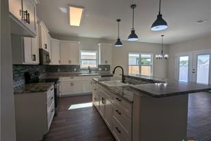 1704 E Ave G, Lampasas, TX 76550 - Photo 8