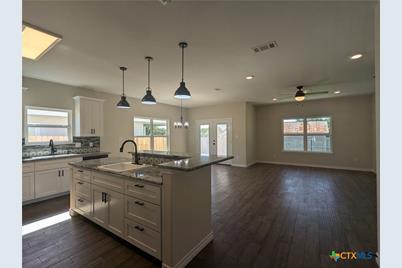 1704 E Avenue G, Lampasas, TX 76550 - Photo 10