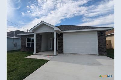 1708 E Ave G, Lampasas, TX 76550 - Photo 2