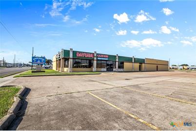 4202 N Navarro Street, Victoria, TX 77901 - Photo 2
