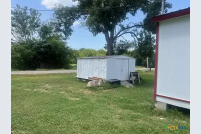 906 4th Street, Edna, TX 77957 - Photo 2