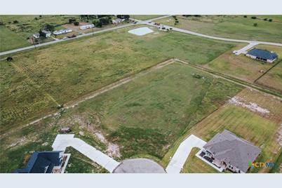 690 Dayspring, Victoria, TX 77904 - Photo 2