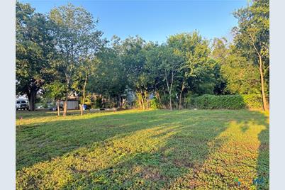 615 E Walnut Street, Seguin, TX 78155 - Photo 4