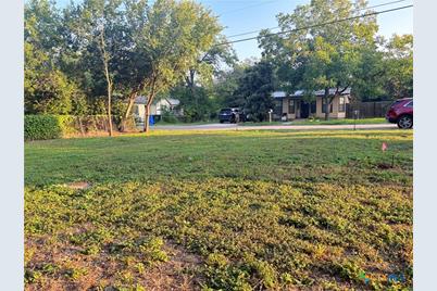 615 E Walnut Street, Seguin, TX 78155 - Photo 2
